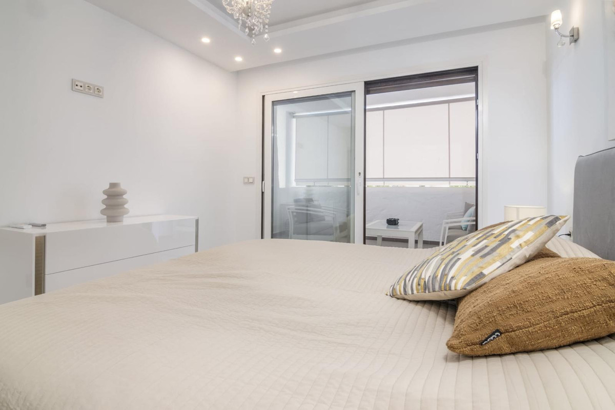3 Bed Apartment for sale in Puerto Banús Costa Del Sol, Málaga, Spain