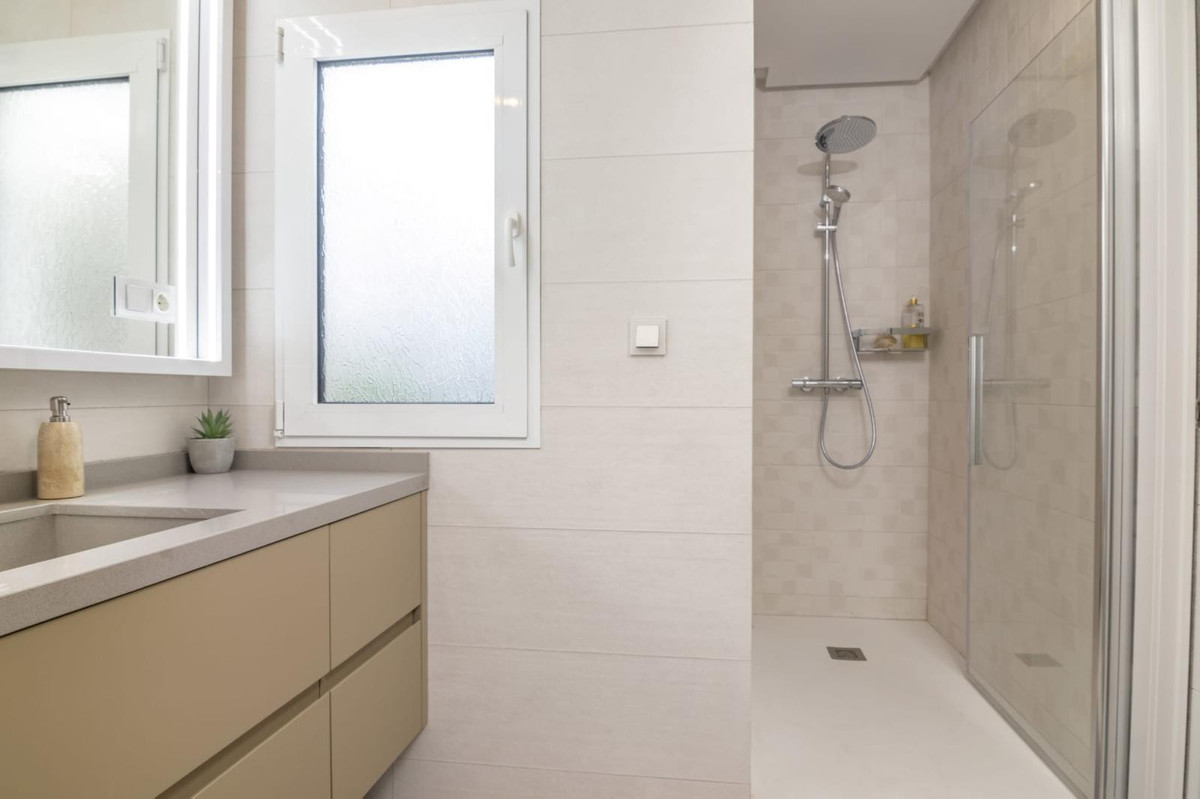 3 Bed Apartment for sale in Puerto Banús Costa Del Sol, Málaga, Spain