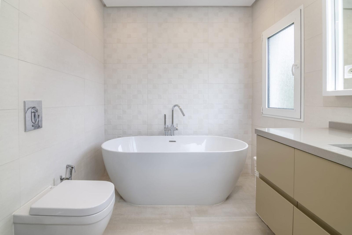 3 Bed Apartment for sale in Puerto Banús Costa Del Sol, Málaga, Spain