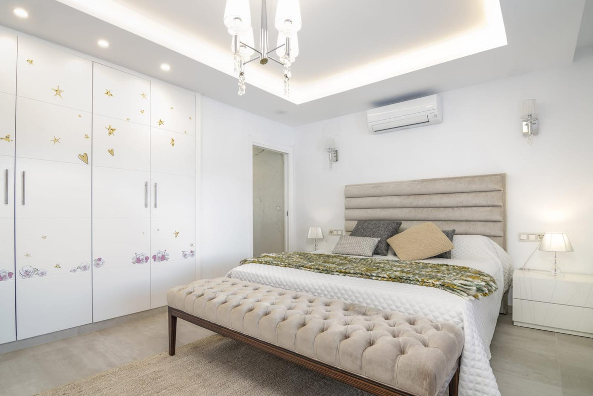 3 Bed Apartment for sale in Puerto Banús Costa Del Sol, Málaga, Spain