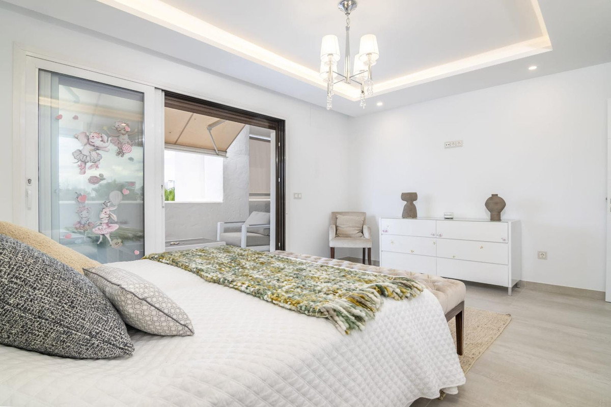 3 Bed Apartment for sale in Puerto Banús Costa Del Sol, Málaga, Spain