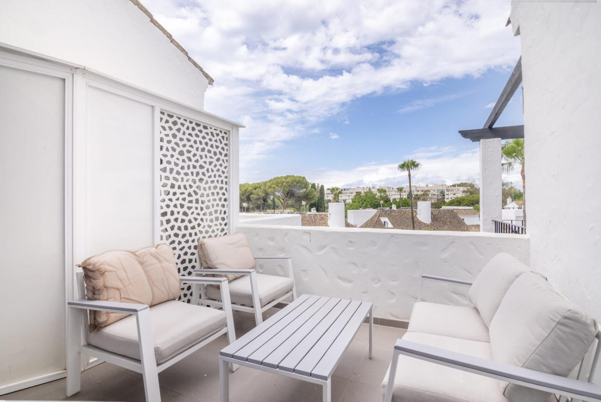 3 Bed Apartment for sale in Puerto Banús Costa Del Sol, Málaga, Spain