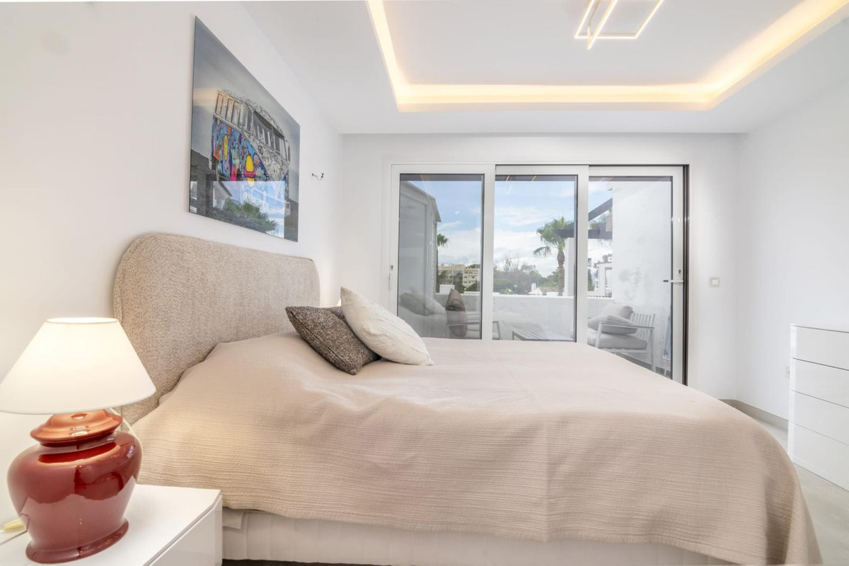 3 Bed Apartment for sale in Puerto Banús Costa Del Sol, Málaga, Spain
