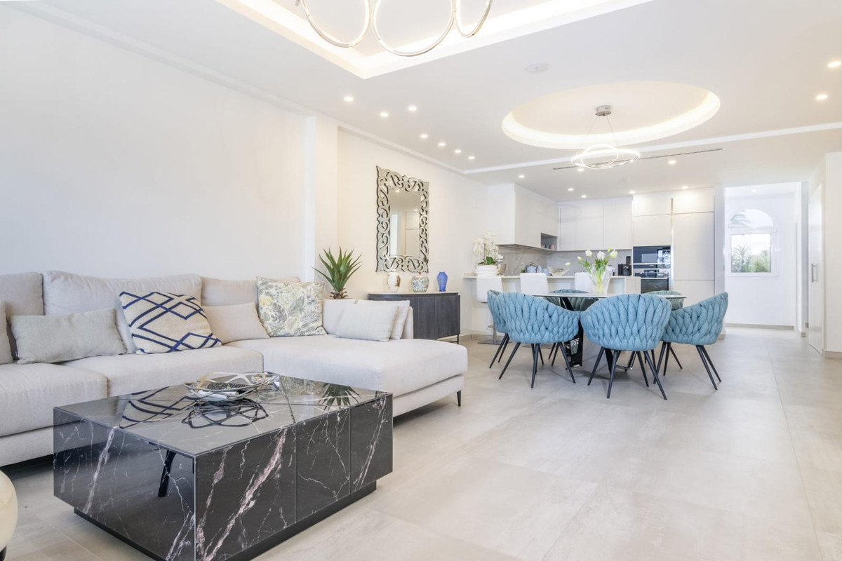3 Bed Apartment for sale in Puerto Banús Costa Del Sol, Málaga, Spain