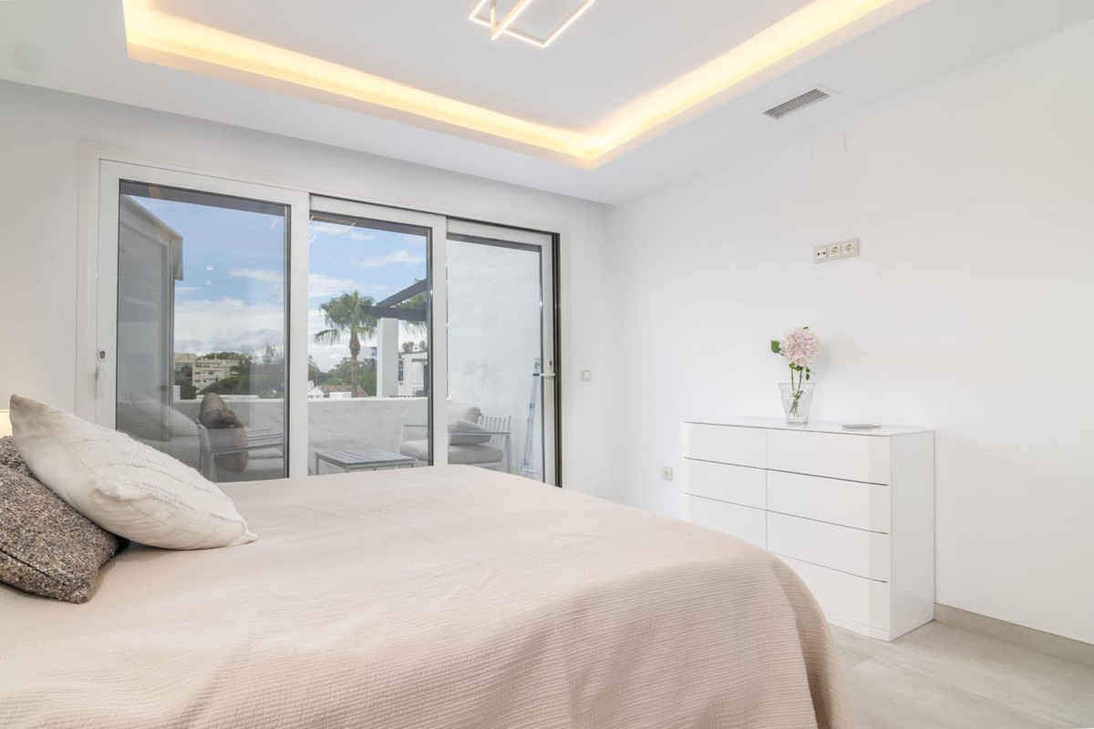 3 Bed Apartment for sale in Puerto Banús Costa Del Sol, Málaga, Spain