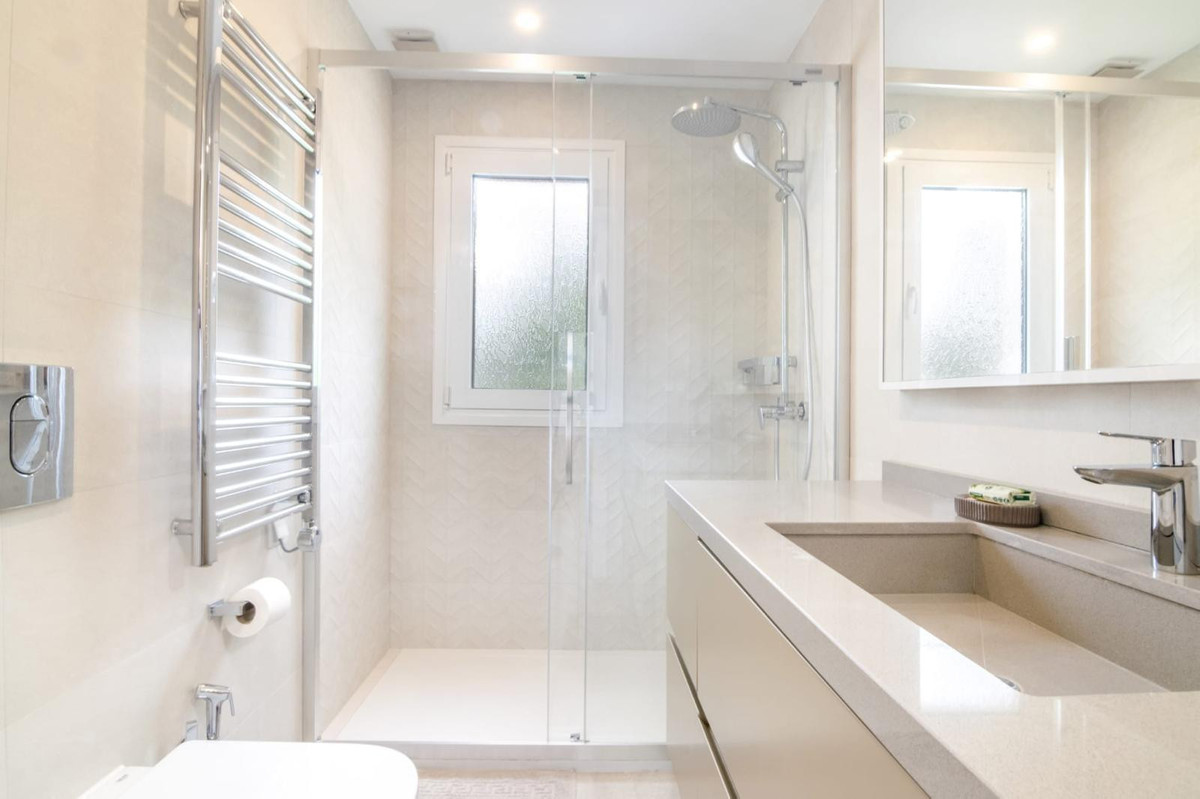 3 Bed Apartment for sale in Puerto Banús Costa Del Sol, Málaga, Spain