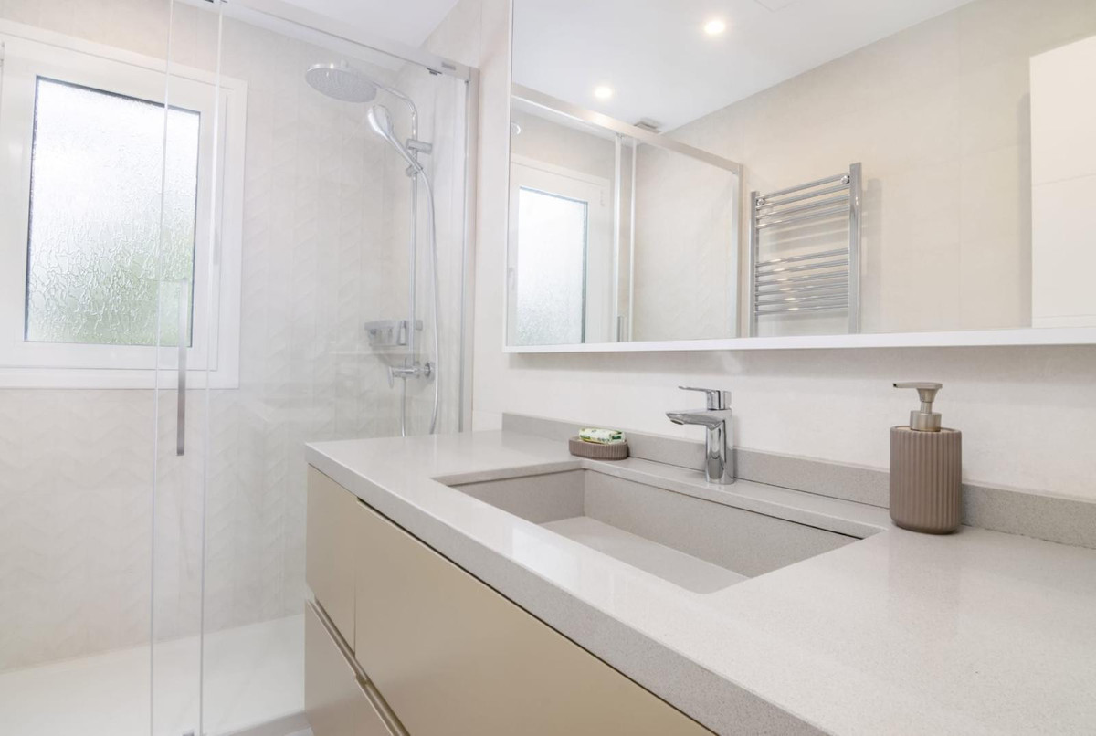 3 Bed Apartment for sale in Puerto Banús Costa Del Sol, Málaga, Spain