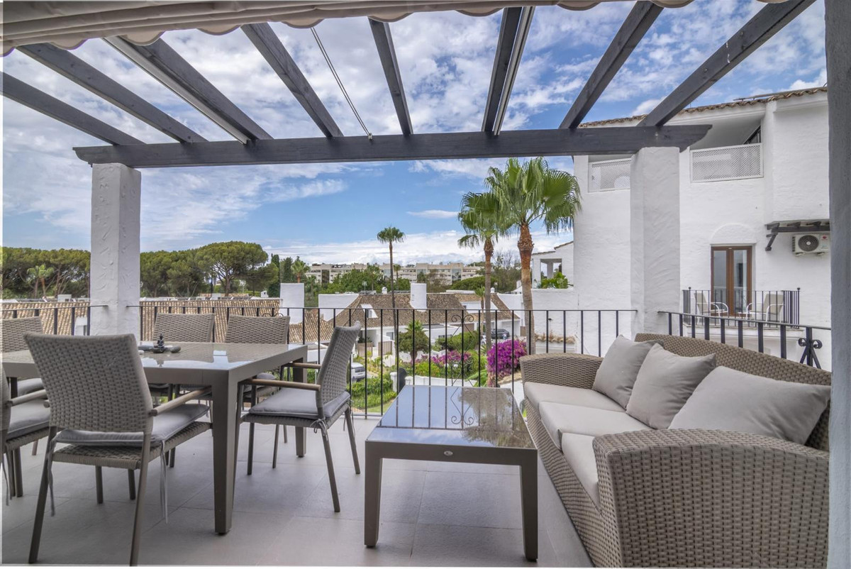 3 Bed Apartment for sale in Puerto Banús Costa Del Sol, Málaga, Spain