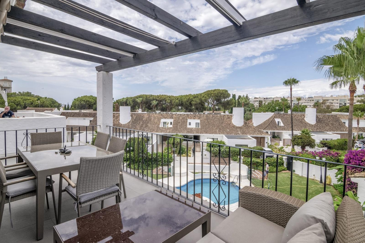 3 Bed Apartment for sale in Puerto Banús Costa Del Sol, Málaga, Spain