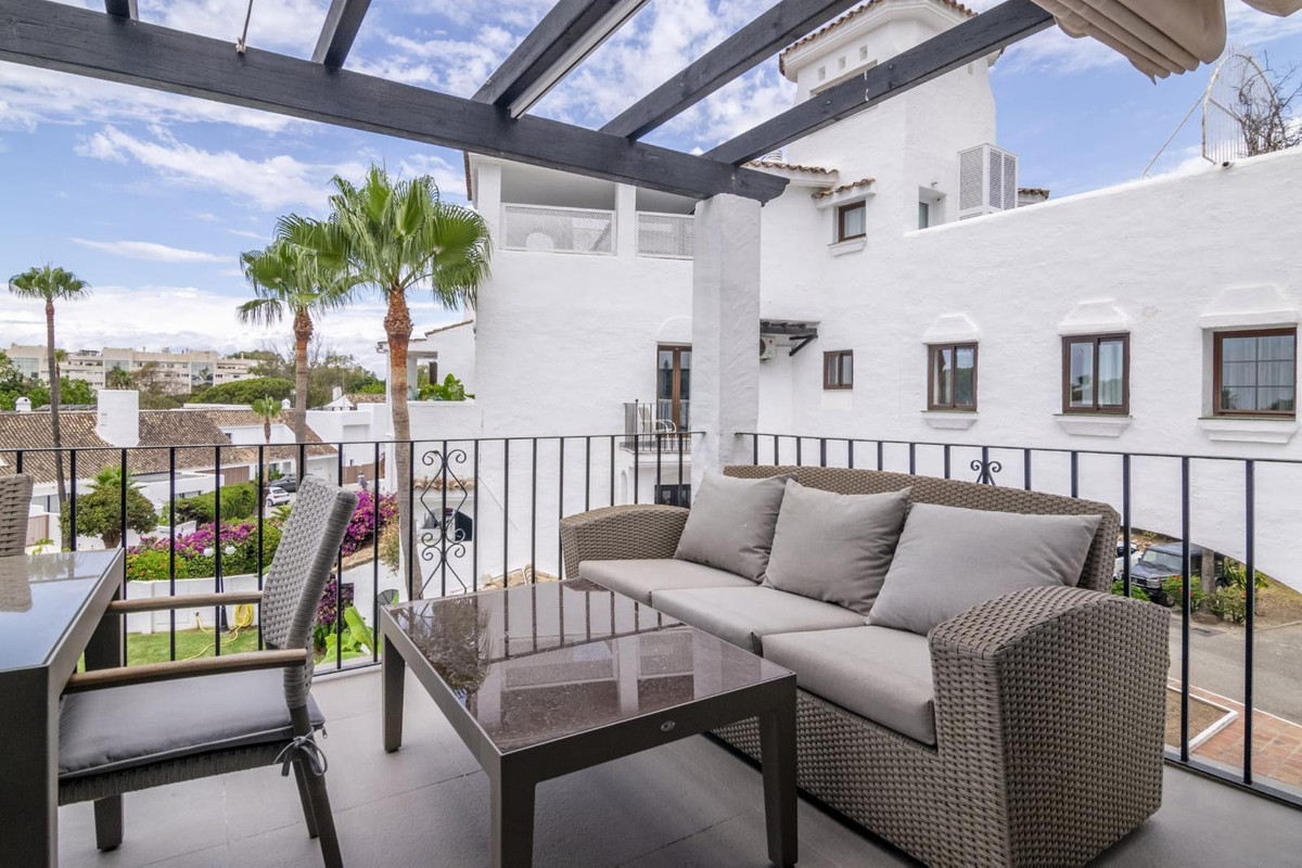 3 Bed Apartment for sale in Puerto Banús Costa Del Sol, Málaga, Spain