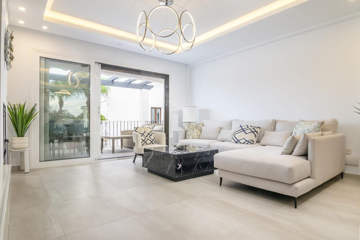 3 Bed Apartment for sale in Puerto Banús Costa Del Sol, Málaga, Spain