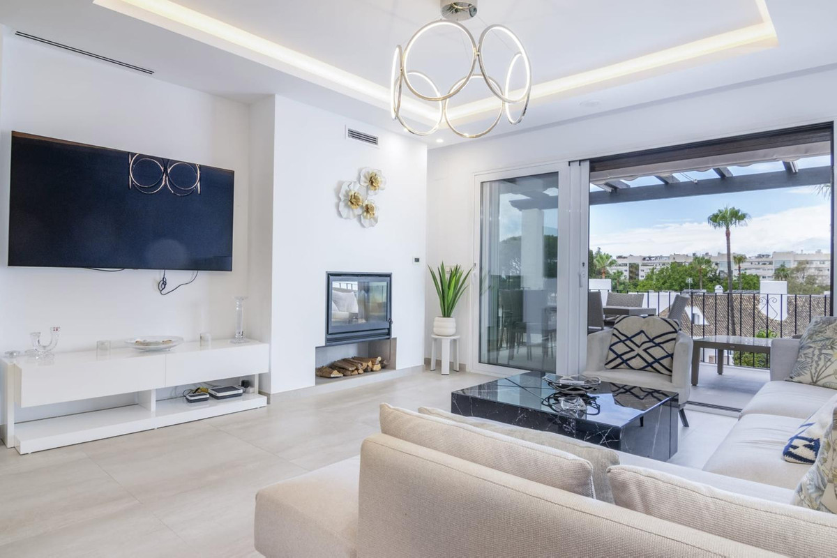 3 Bed Apartment for sale in Puerto Banús Costa Del Sol, Málaga, Spain