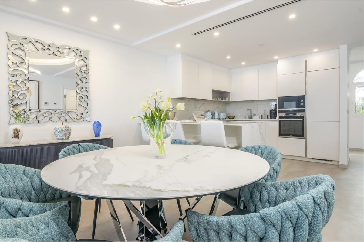 3 Bed Apartment for sale in Puerto Banús Costa Del Sol, Málaga, Spain