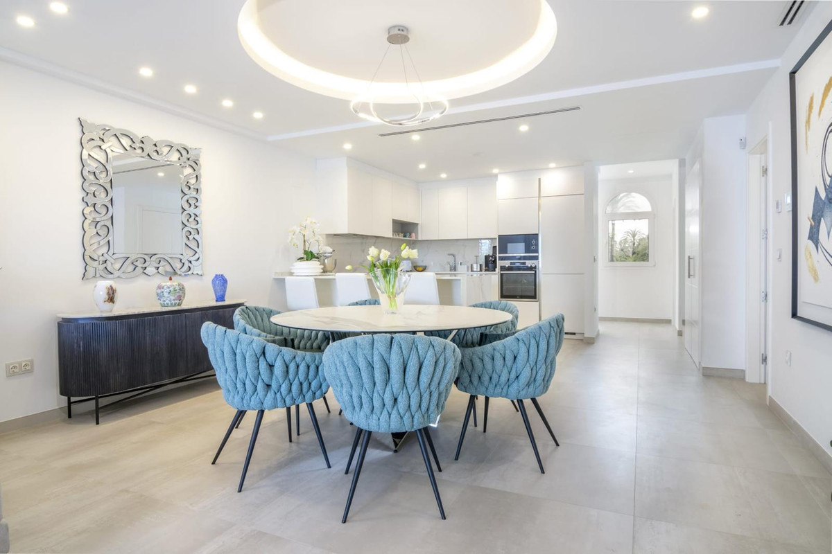 3 Bed Apartment for sale in Puerto Banús Costa Del Sol, Málaga, Spain