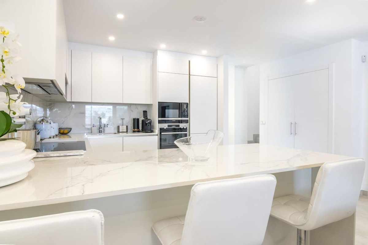 3 Bed Apartment for sale in Puerto Banús Costa Del Sol, Málaga, Spain