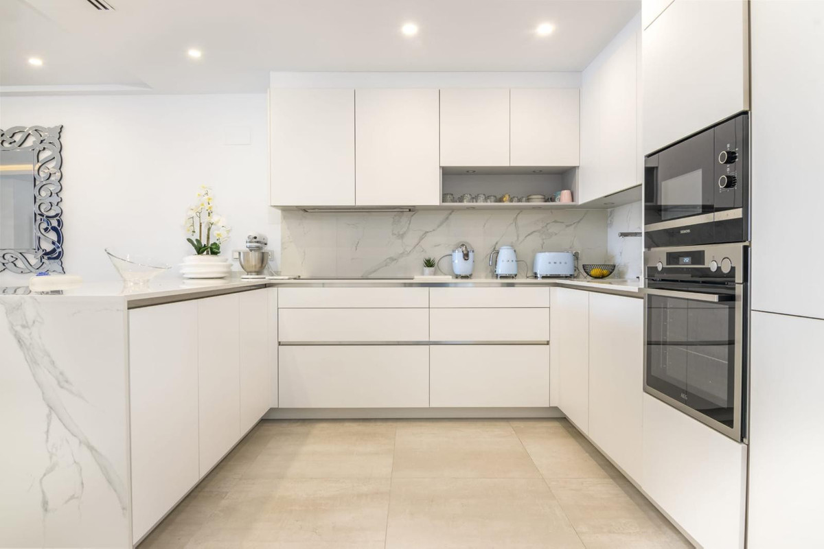 3 Bed Apartment for sale in Puerto Banús Costa Del Sol, Málaga, Spain