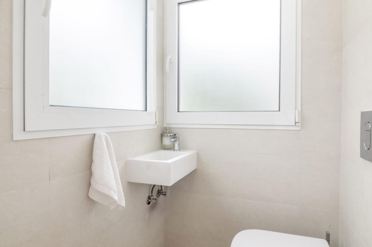 3 Bed Apartment for sale in Puerto Banús Costa Del Sol, Málaga, Spain