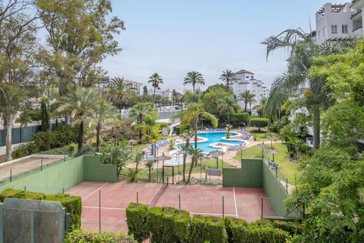 3 Bed Apartment for sale in Puerto Banús Costa Del Sol, Málaga, Spain