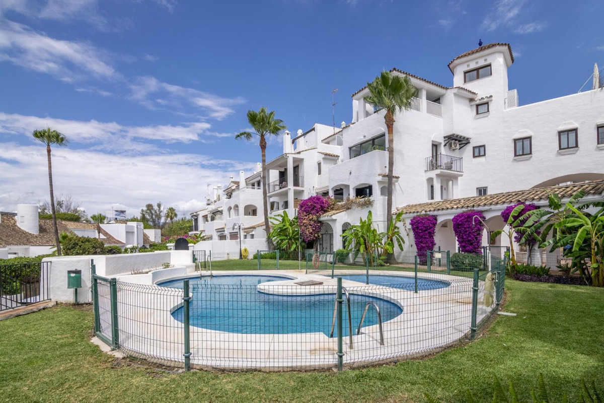3 Bed Apartment for sale in Puerto Banús Costa Del Sol, Málaga, Spain