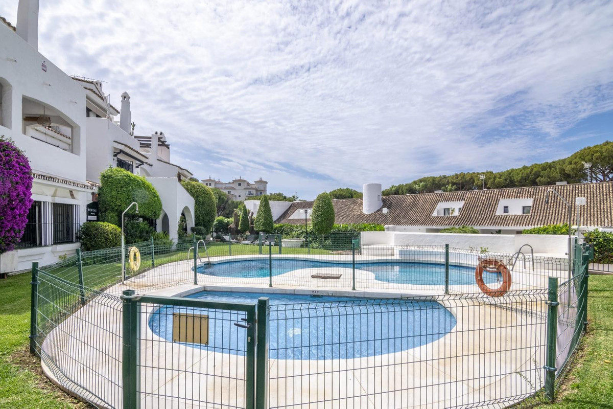 3 Bed Apartment for sale in Puerto Banús Costa Del Sol, Málaga, Spain