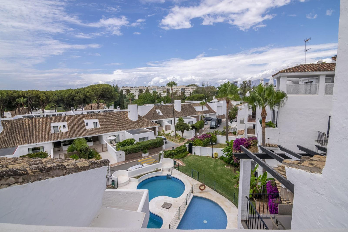 3 Bed Apartment for sale in Puerto Banús Costa Del Sol, Málaga, Spain