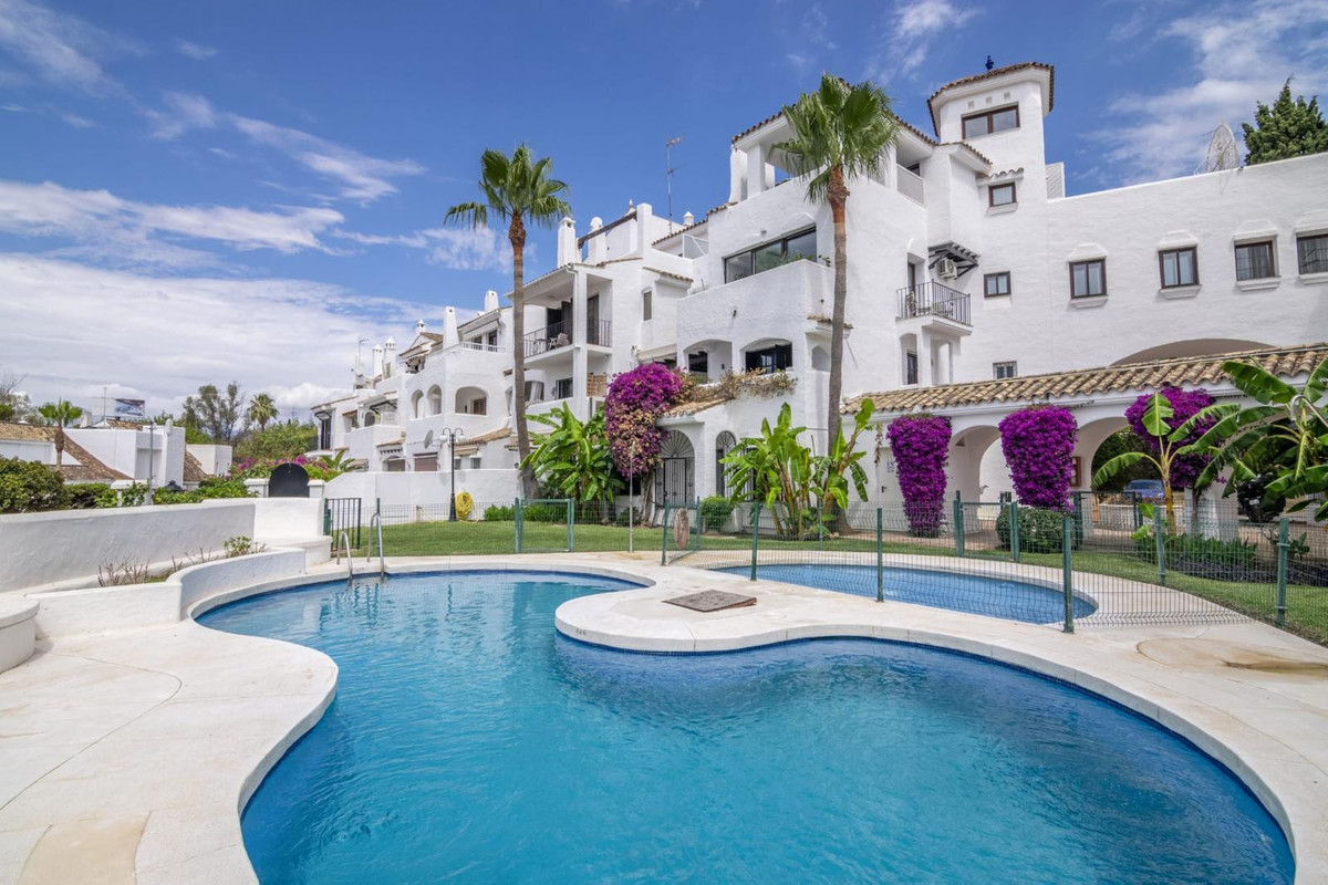 3 Bed Apartment for sale in Puerto Banús Costa Del Sol, Málaga, Spain