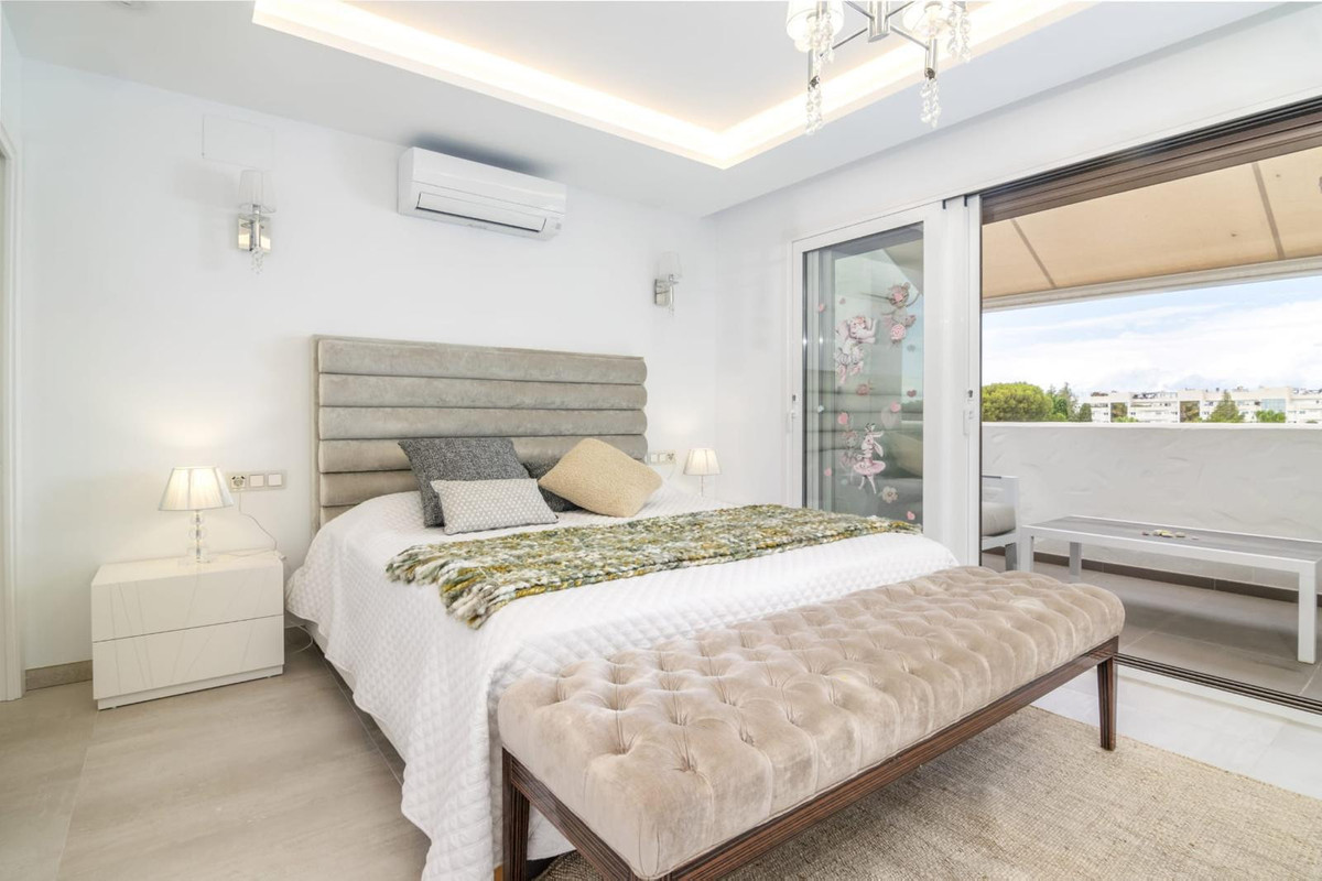 3 Bed Apartment for sale in Puerto Banús Costa Del Sol, Málaga, Spain