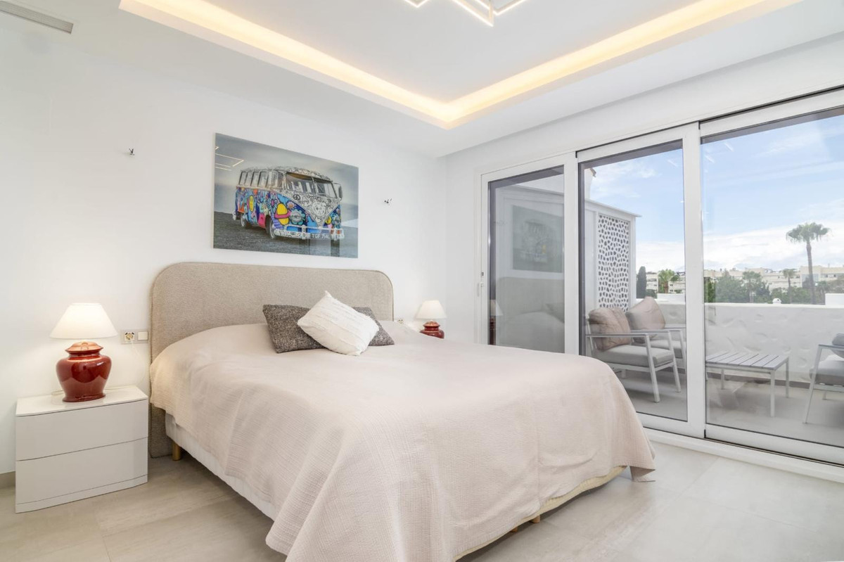 3 Bed Apartment for sale in Puerto Banús Costa Del Sol, Málaga, Spain