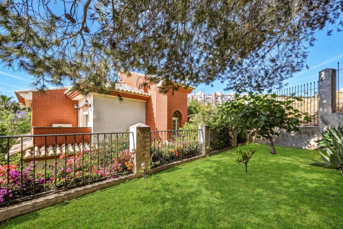 5 Bed Townhouse for sale in Benalmadena Costa Del Sol, Málaga, Spain