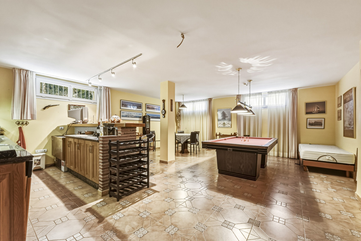 5 Bed Townhouse for sale in Benalmadena Costa Del Sol, Málaga, Spain