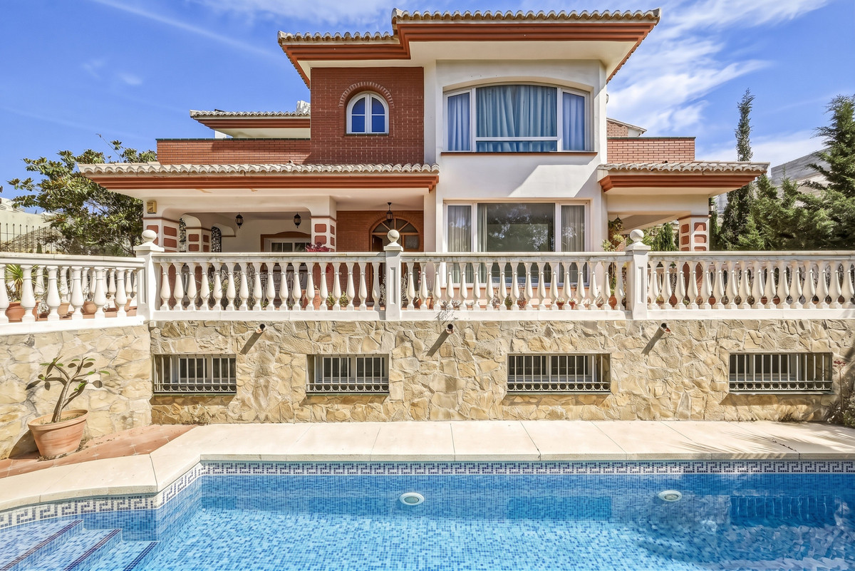 5 Bed Townhouse for sale in Benalmadena Costa Del Sol, Málaga, Spain