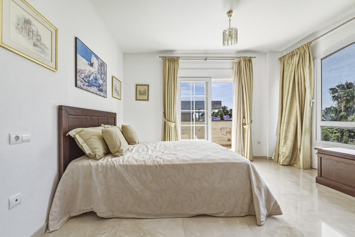 5 Bed Townhouse for sale in Benalmadena Costa Del Sol, Málaga, Spain