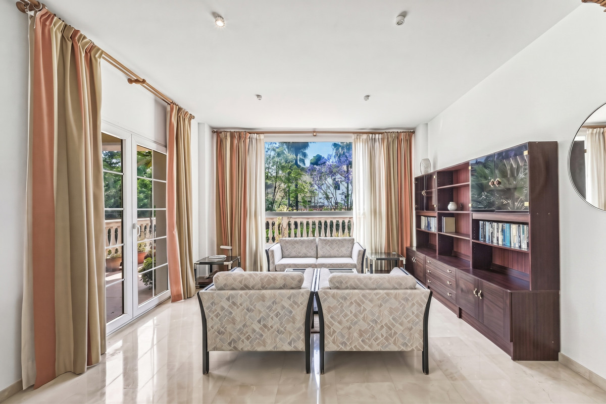 5 Bed Townhouse for sale in Benalmadena Costa Del Sol, Málaga, Spain