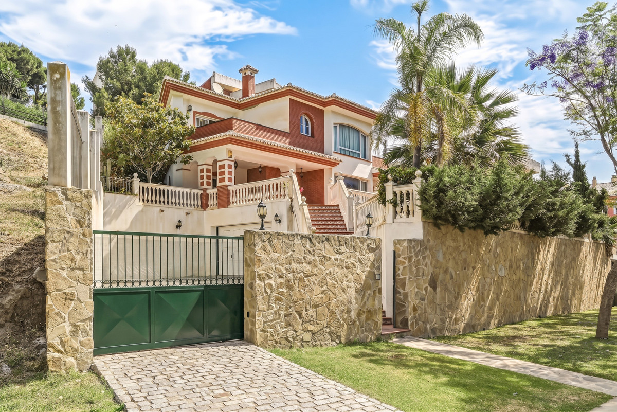 5 Bed Townhouse for sale in Benalmadena Costa Del Sol, Málaga, Spain