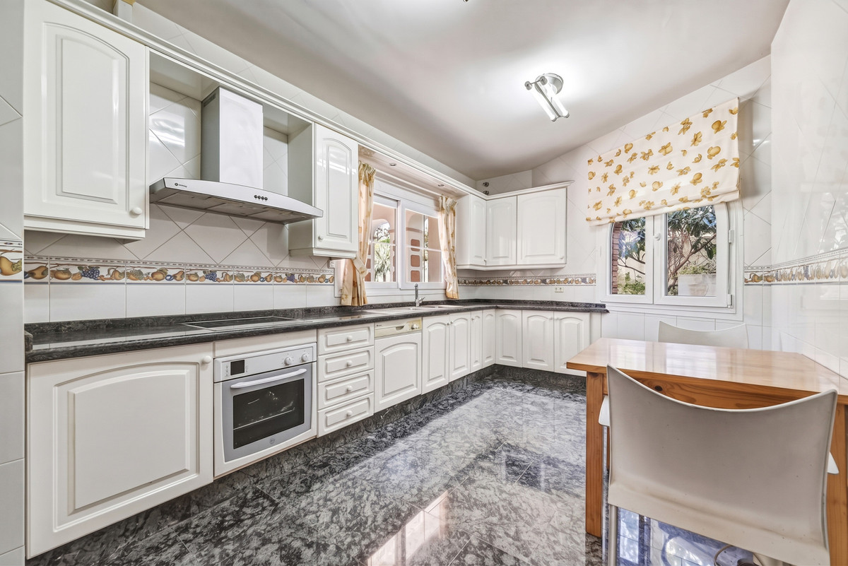 5 Bed Townhouse for sale in Benalmadena Costa Del Sol, Málaga, Spain
