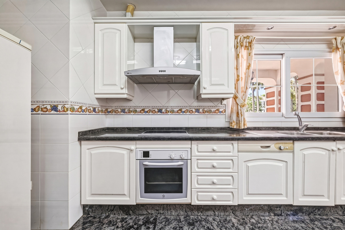 5 Bed Townhouse for sale in Benalmadena Costa Del Sol, Málaga, Spain