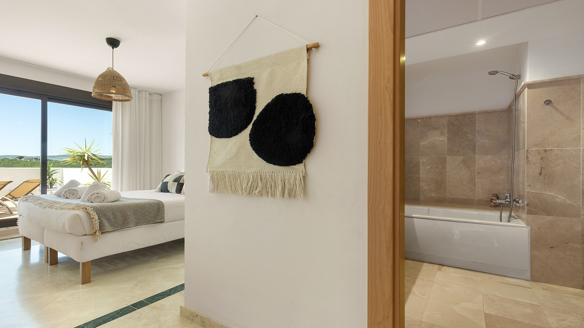 3 Bed Apartment for sale in Casares Costa Del Sol, Málaga, Spain
