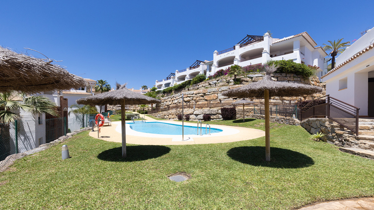 3 Bed Apartment for sale in Casares Costa Del Sol, Málaga, Spain