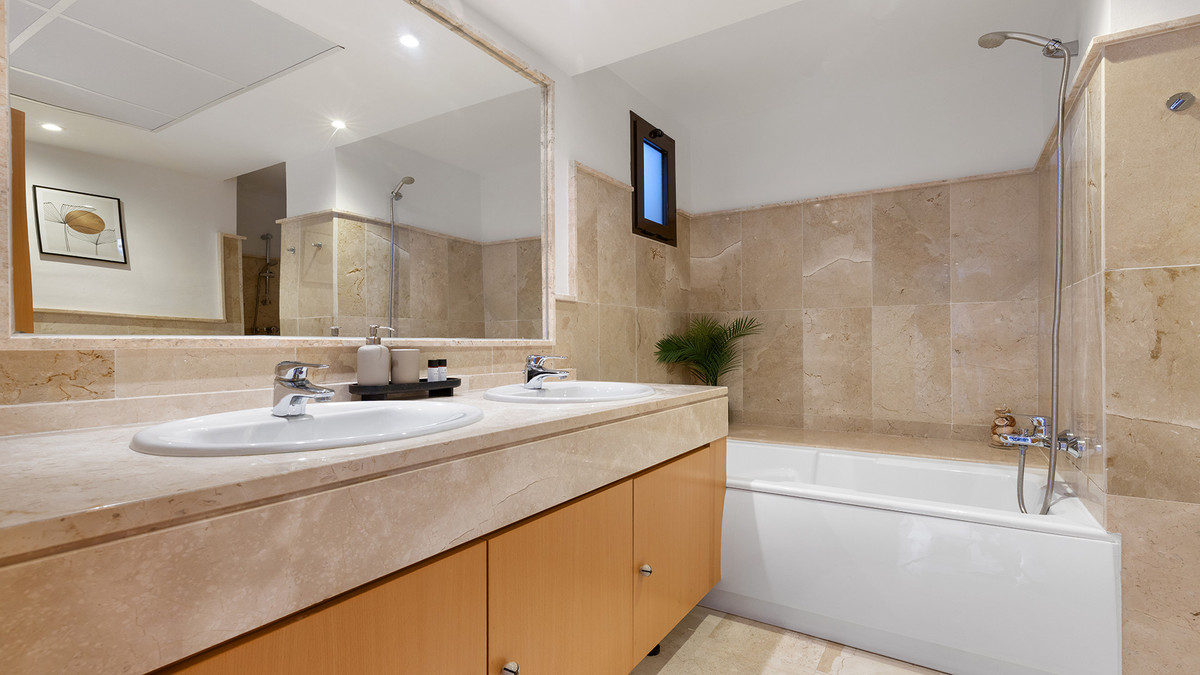 3 Bed Apartment for sale in Casares Costa Del Sol, Málaga, Spain