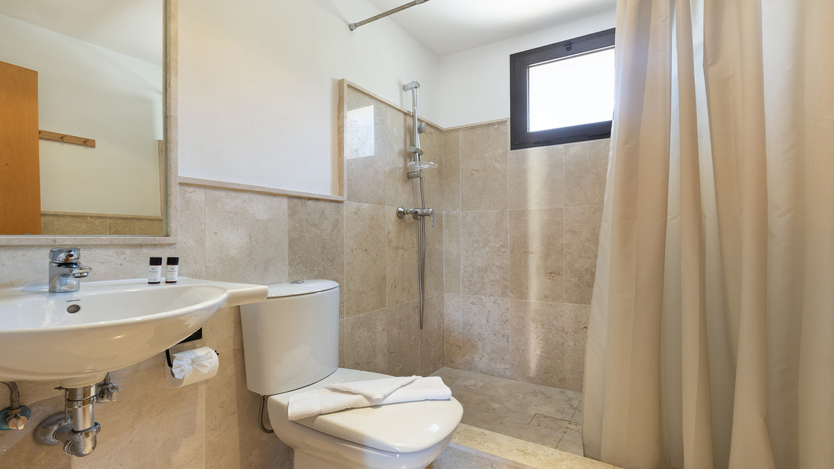 3 Bed Apartment for sale in Casares Costa Del Sol, Málaga, Spain
