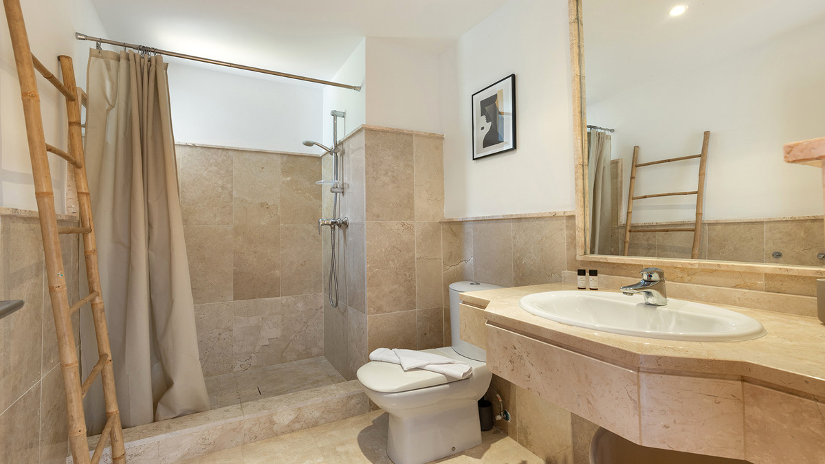 3 Bed Apartment for sale in Casares Costa Del Sol, Málaga, Spain