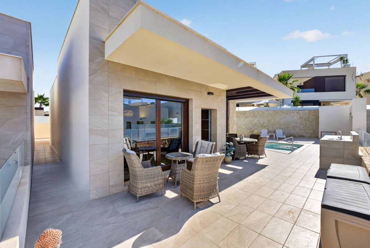 Se vende Villa - Chalet de 3 dormitorios en Costa Blanca, Alicante, España