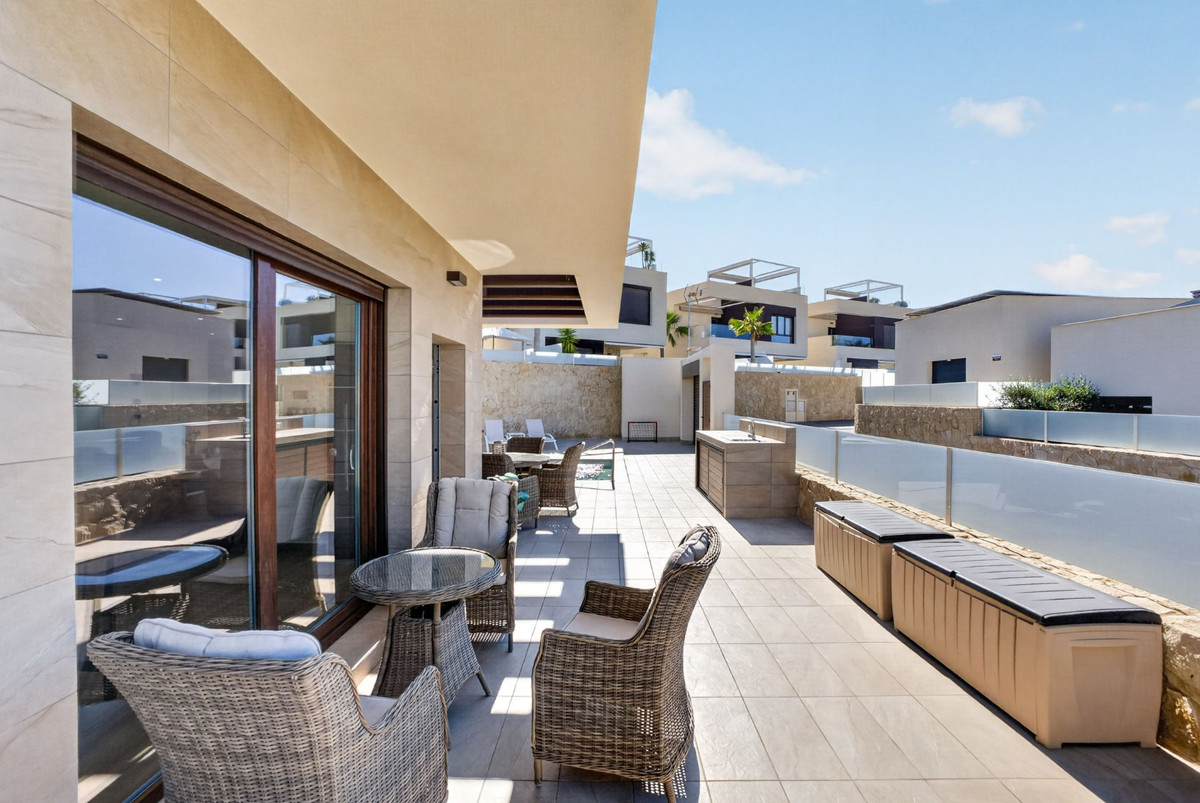 Se vende Villa - Chalet de 3 dormitorios en Costa Blanca, Alicante, España