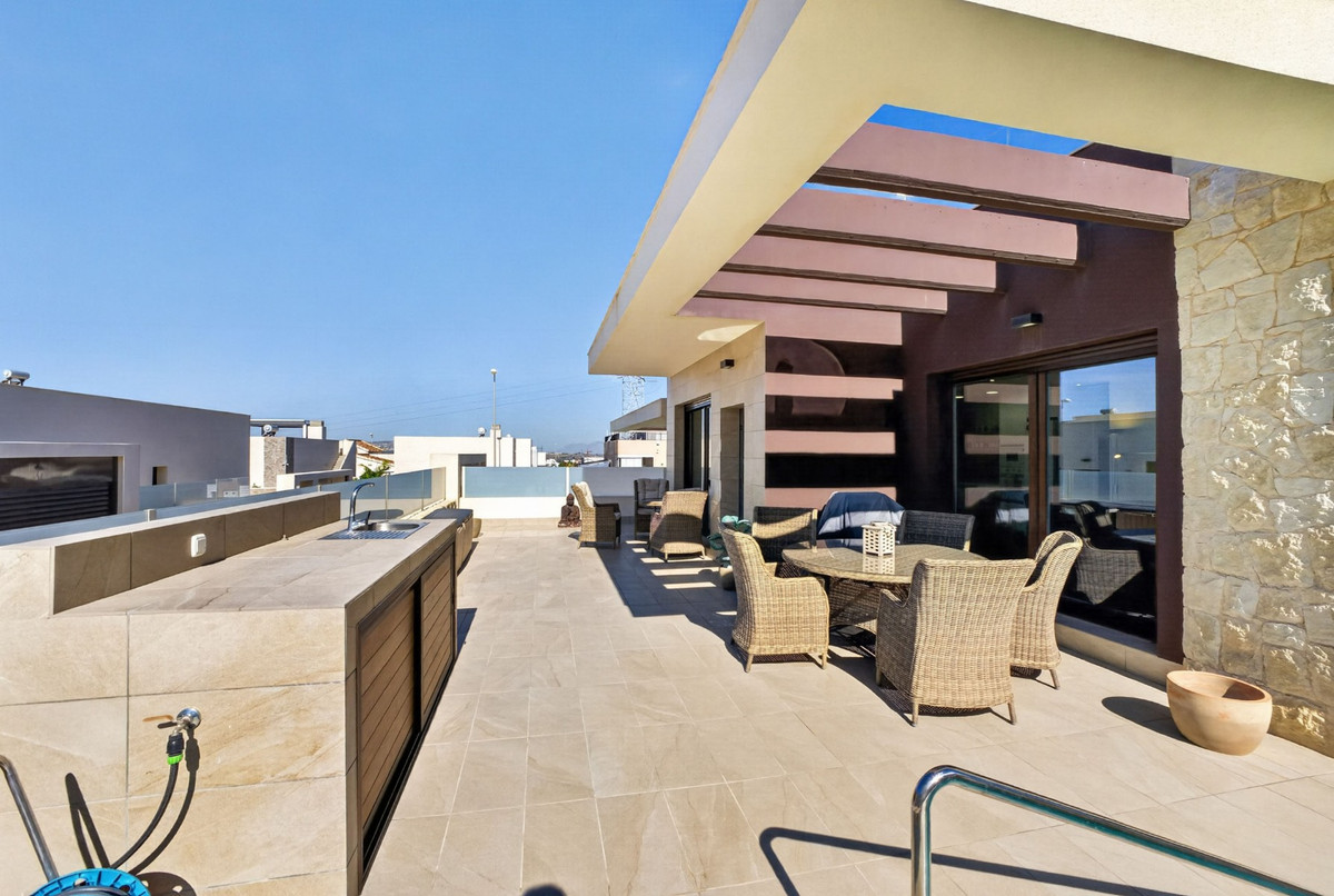 Se vende Villa - Chalet de 3 dormitorios en Costa Blanca, Alicante, España