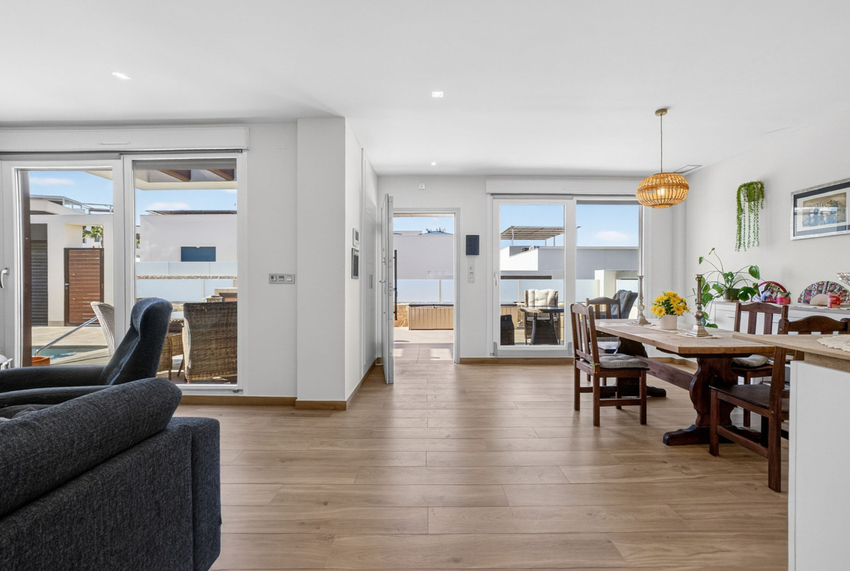 Se vende Villa - Chalet de 3 dormitorios en Costa Blanca, Alicante, España