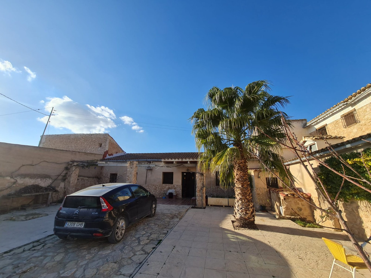 4 Bed Townhouse for sale in Pinoso Costa Blanca, Alicante, Spain