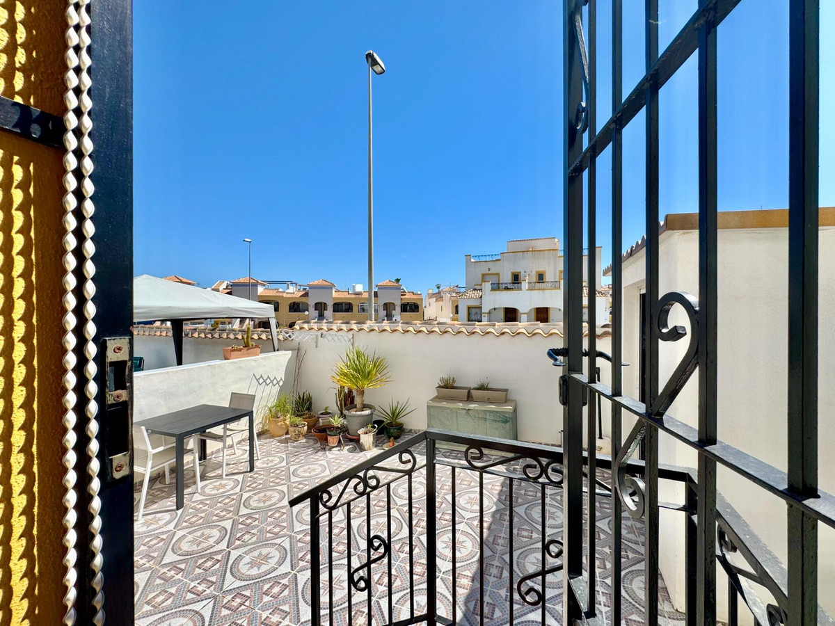 Se vende Villa - Chalet de 3 dormitorios en Costa Blanca, Alicante, España