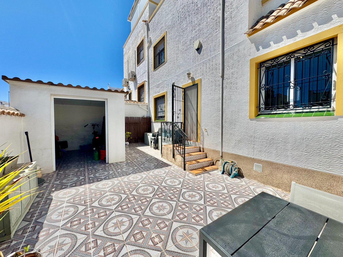 Se vende Villa - Chalet de 3 dormitorios en Costa Blanca, Alicante, España