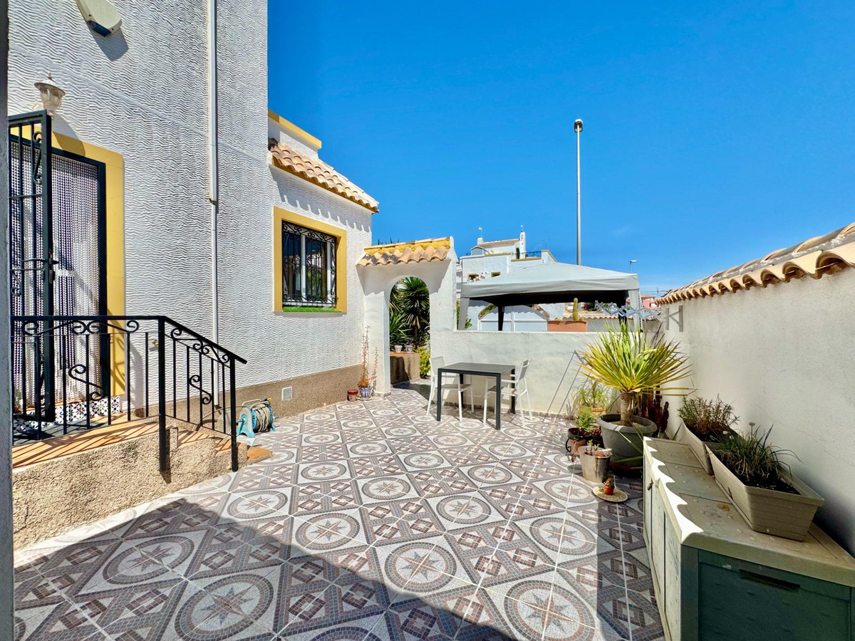 Se vende Villa - Chalet de 3 dormitorios en Costa Blanca, Alicante, España
