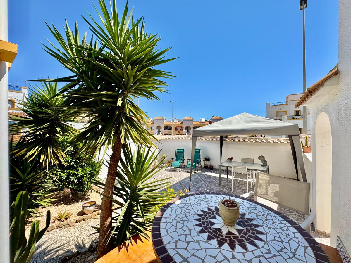 Se vende Villa - Chalet de 3 dormitorios en Costa Blanca, Alicante, España